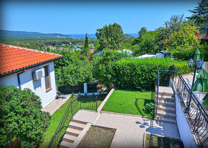 Aspen Къща за гости 4*